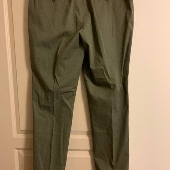 Men's Amazon Essentials Dark Green Pants Khakis 38x34 - Picture 2 of 3